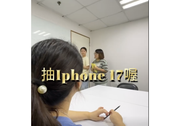 📝【公司突然開會現場】📝 一般來說，員工對長官的話： 👉「簡單三句」聽完就好，絕對不會想多待。 但這次不同，因為——